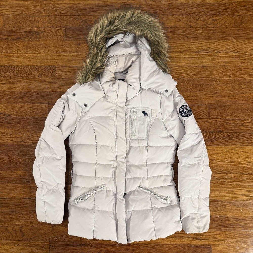 Y2K Abercrombie & Fitch Women's Cream puffer jacket faux-fur trimmed hood Size M